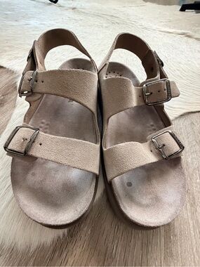 NWOT Mephisto Tan Suede Double Buckle Women’s Sandals